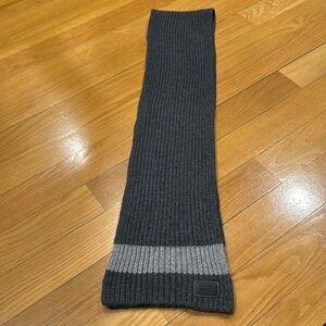 Coach Women’s gray beautiful scarf.